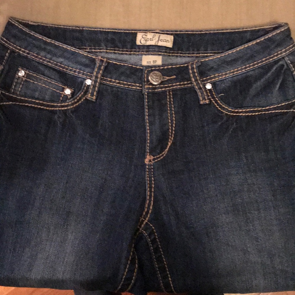 Earl Jean Capris